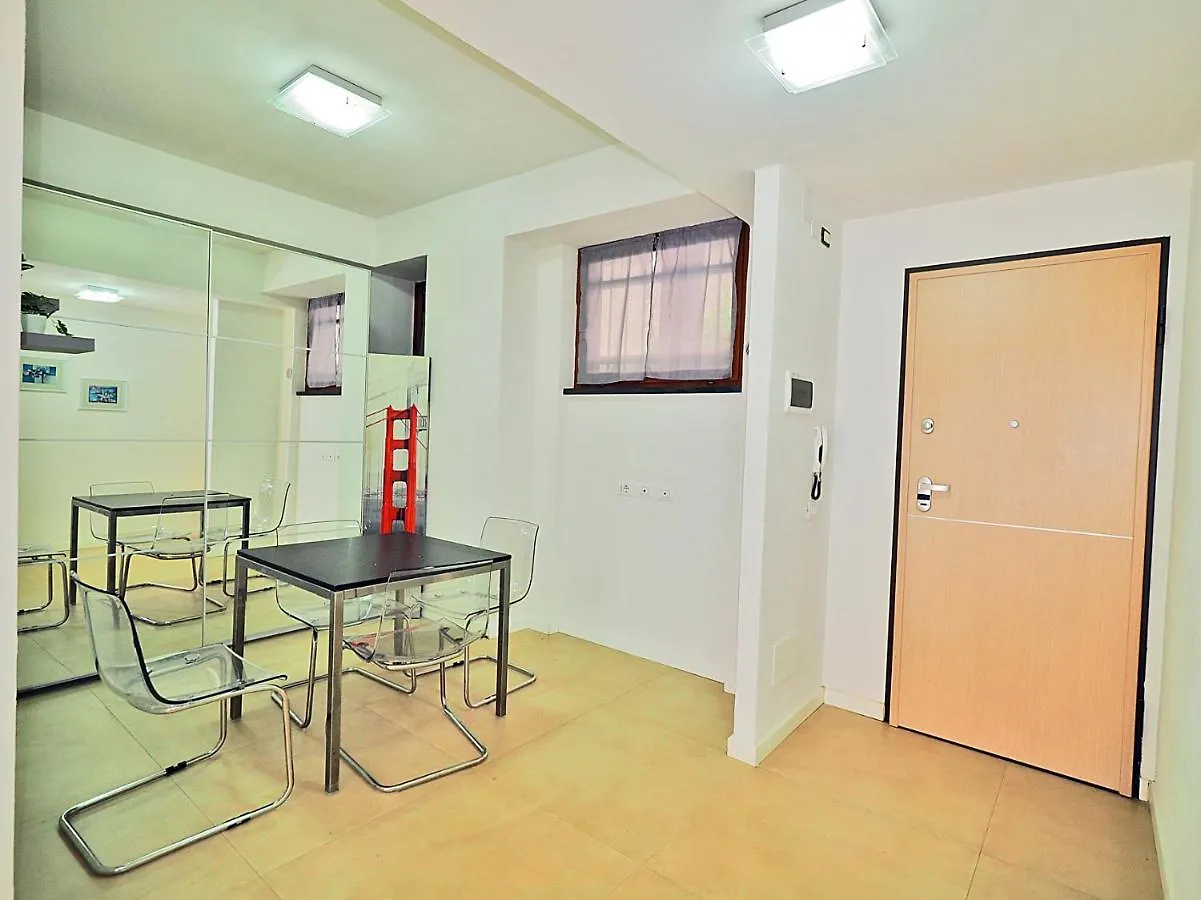 Sofia Sweet Home Lerici 0*,