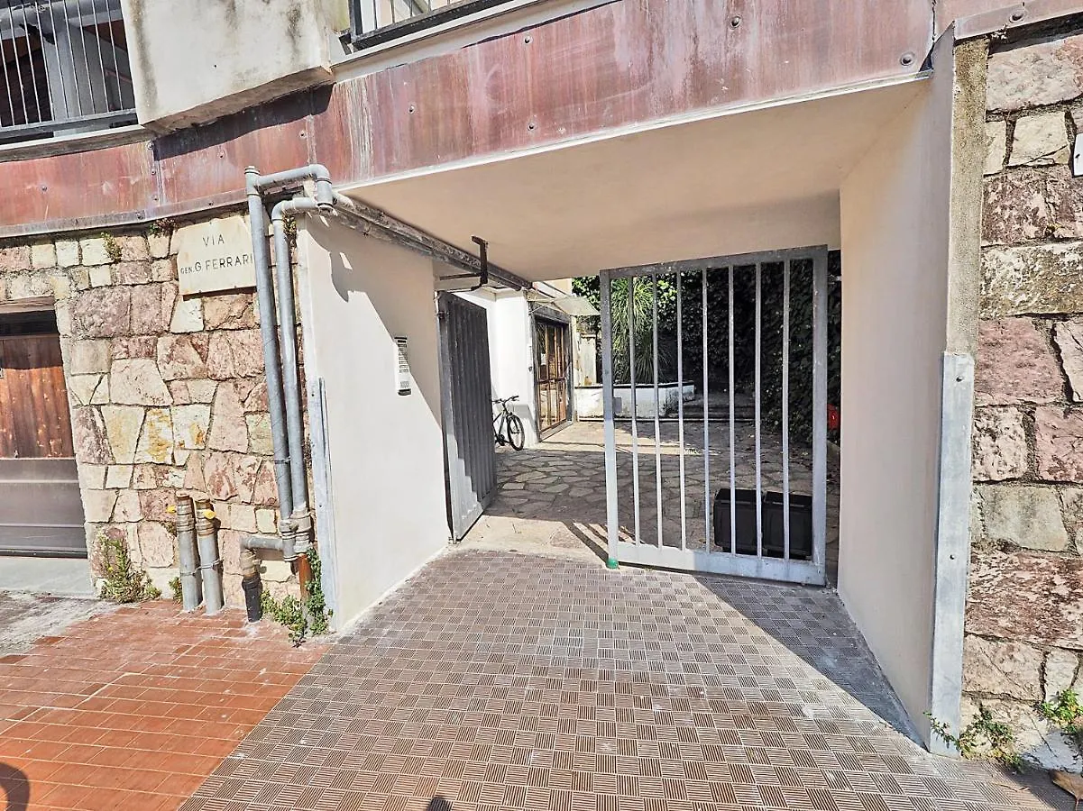 Sofia Sweet Home Lerici 0*,